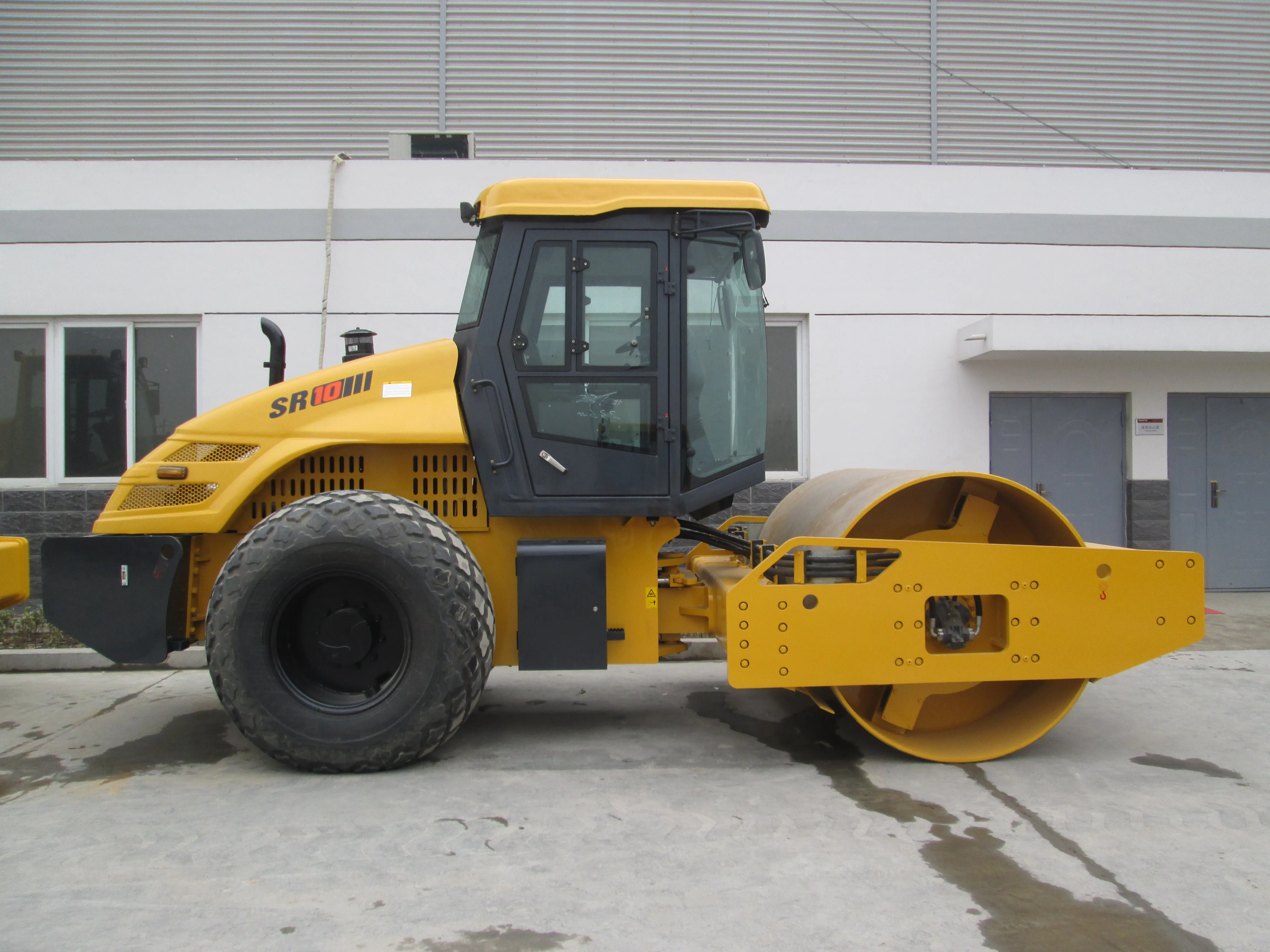 Mini SR10 Road Roller Wheeled Single Drum Vibratory 82 KW 10 TON