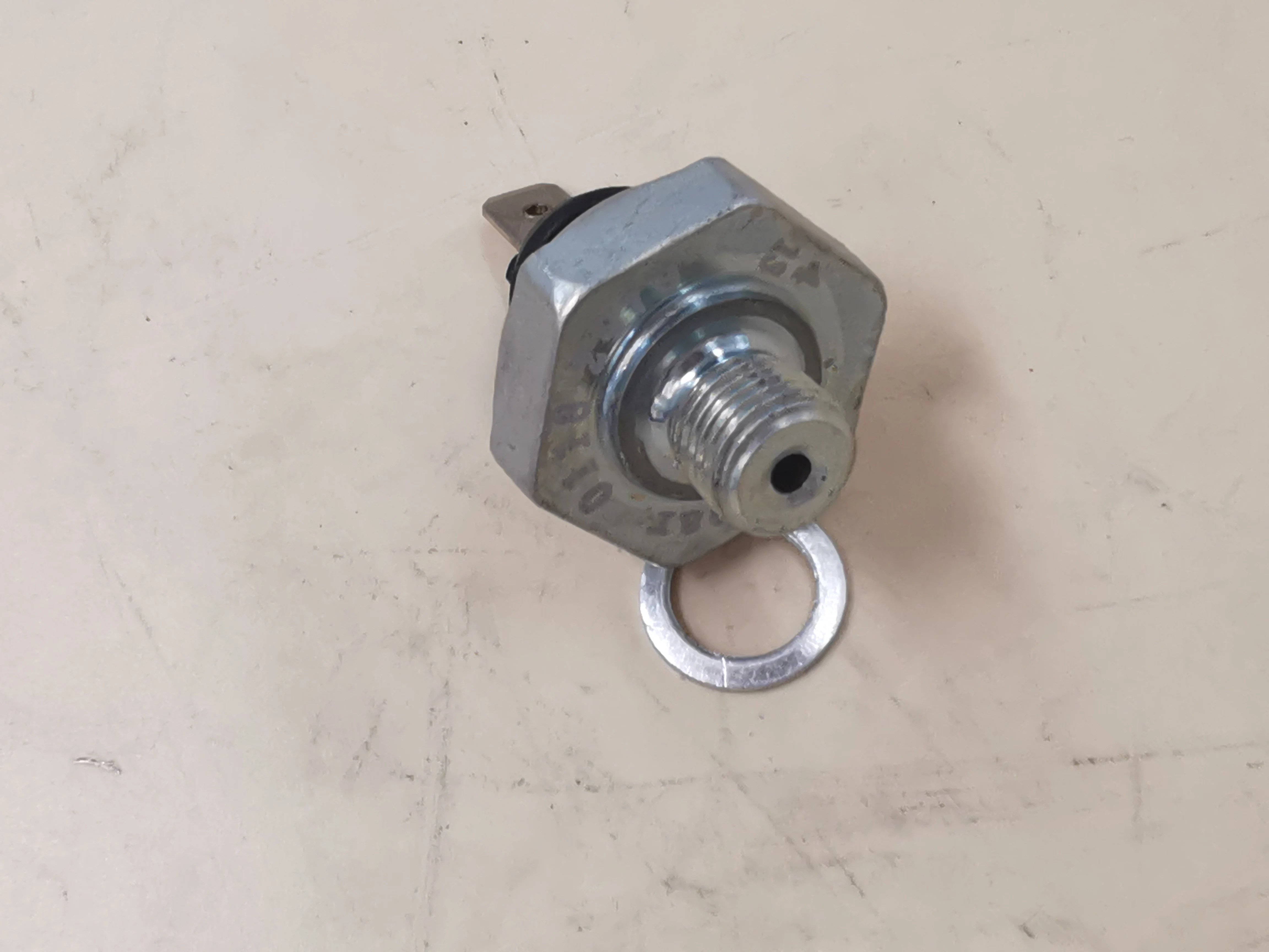 01182479 oil pressure sensor for deutz FL912 FL913 engine