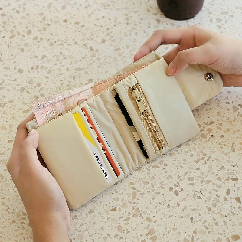 Latest Design Small Puffer Wallet Lightweight Waterproof Coin Purse Women Down Jacket Puffer Quilted Card Holder Wallet Bag