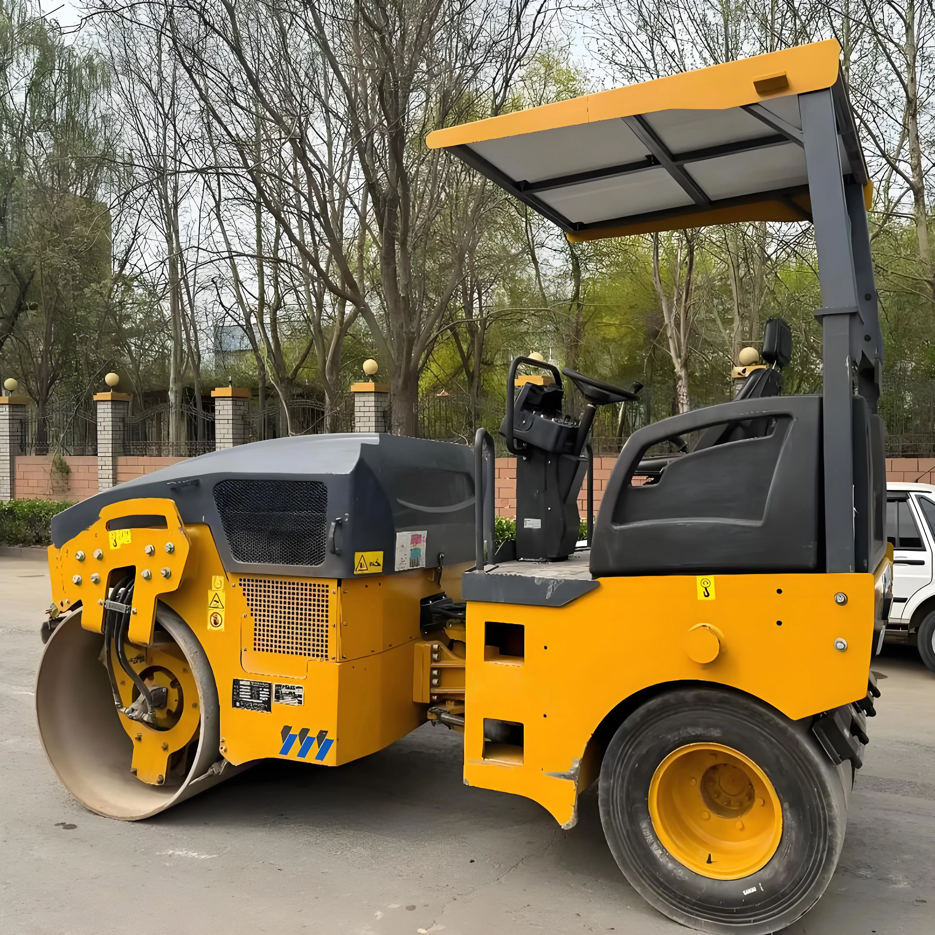 Versatile Hydraulic Road Roller Suitable for a Wide Range of Construction Projects from Small Scale to Large Scale Road Roller