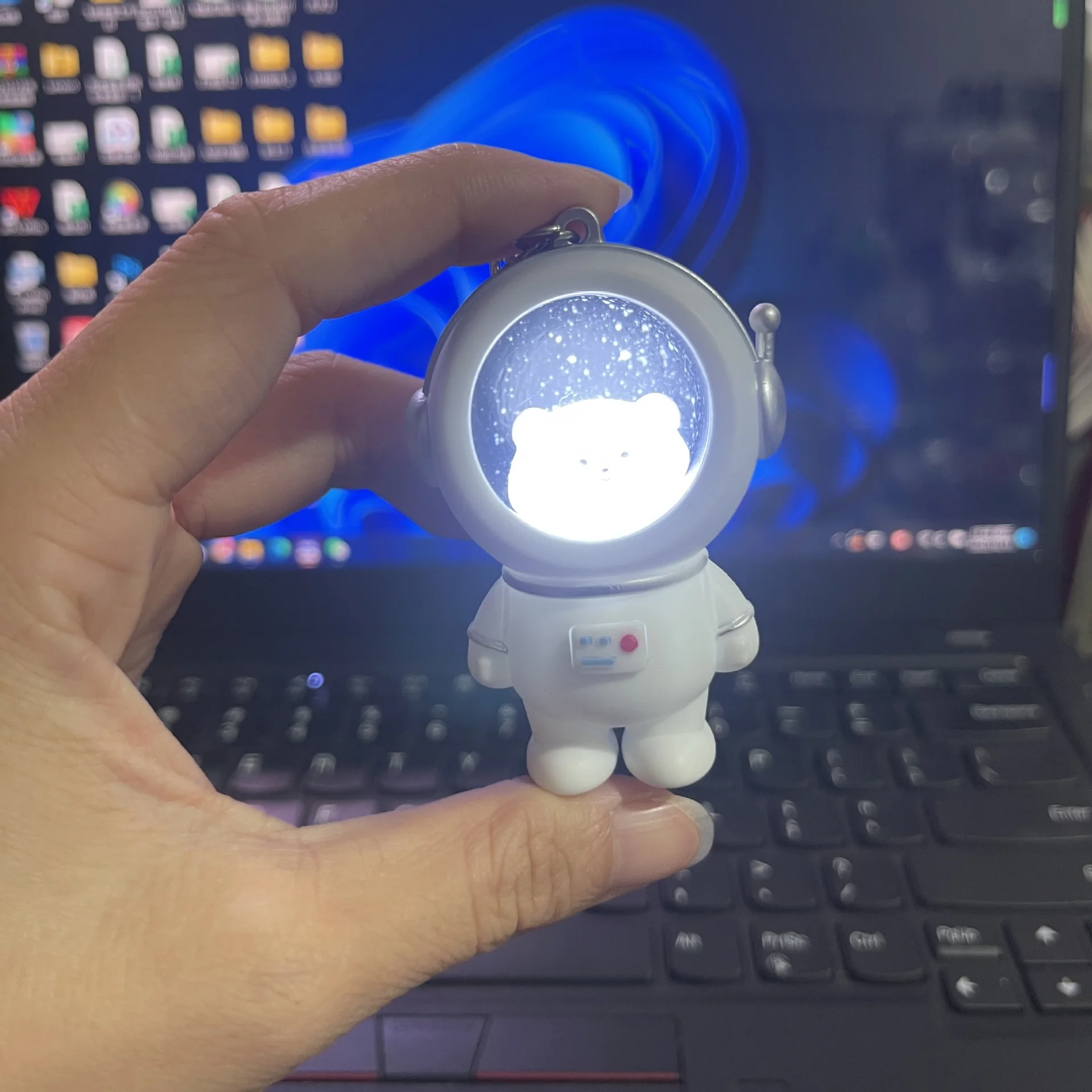 Creative Couple Glowing Pendant Small Gifts Wholesale Decoration Plastic Starry Sky Night Light Astronaut Keychain