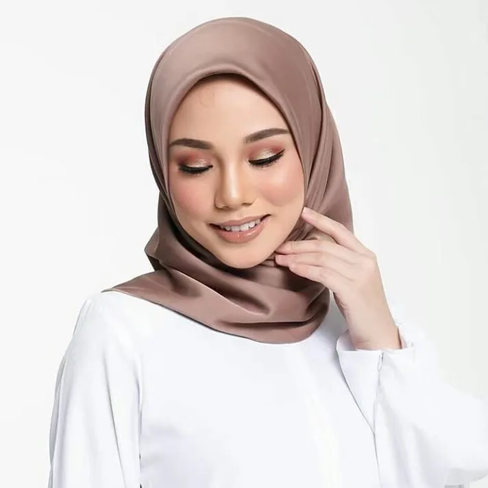 New 90*90 Malaysia Solid Color Silky Satin Square Muslim Scarf Wholesale Monochrome Fashion Women Cheap Headscarf Scarves