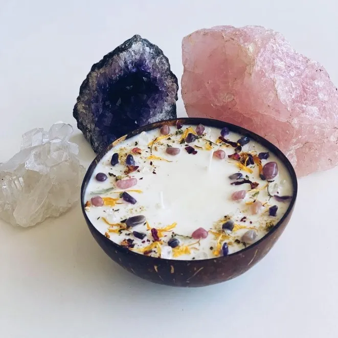 natural handmade aromatherapy dry flower scented custom candle in coconut bowl