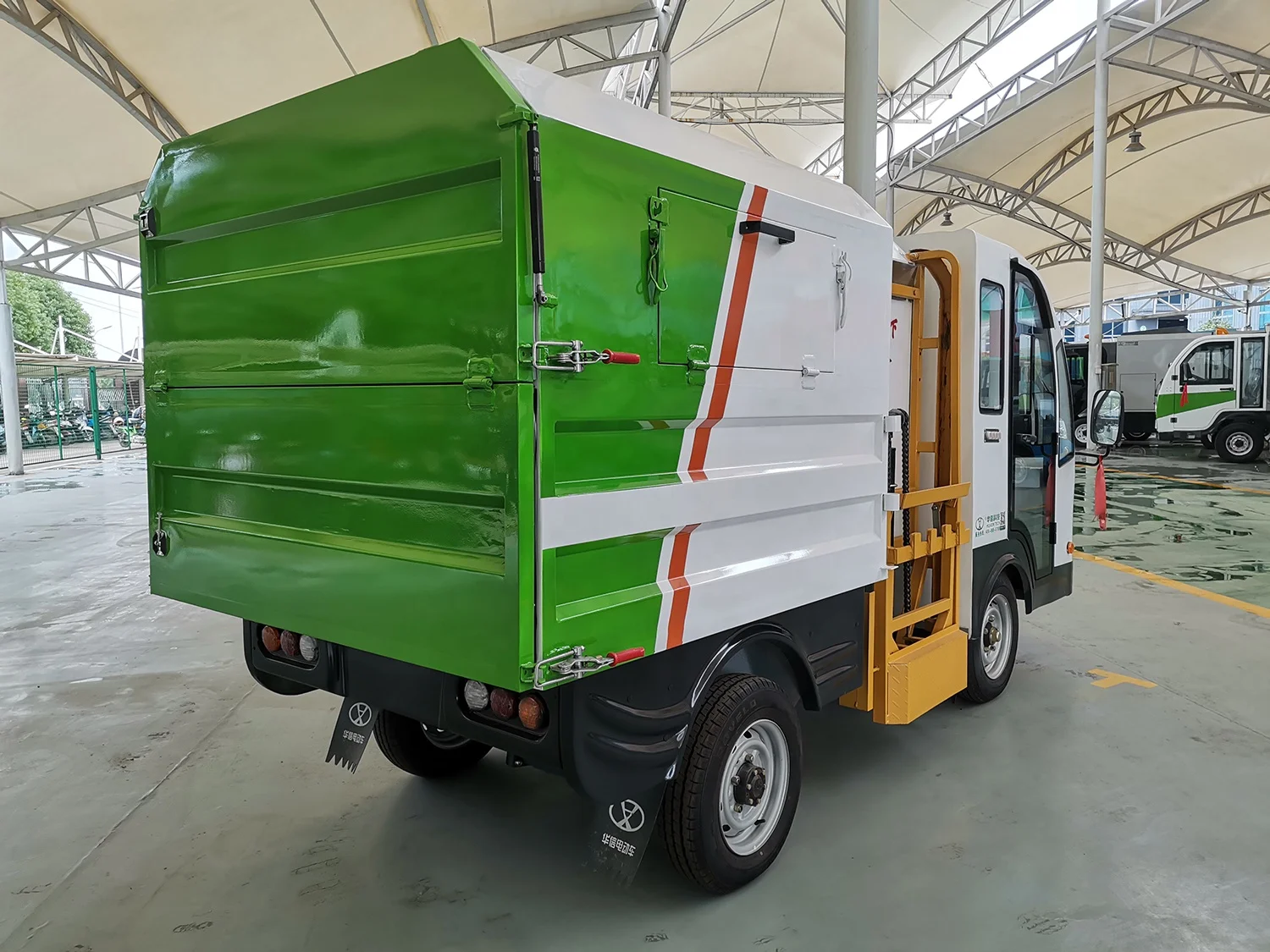 Urban Electric Sealed Bin Lifter Garbage Collection Transfer Compactor Vehicle Truck Price