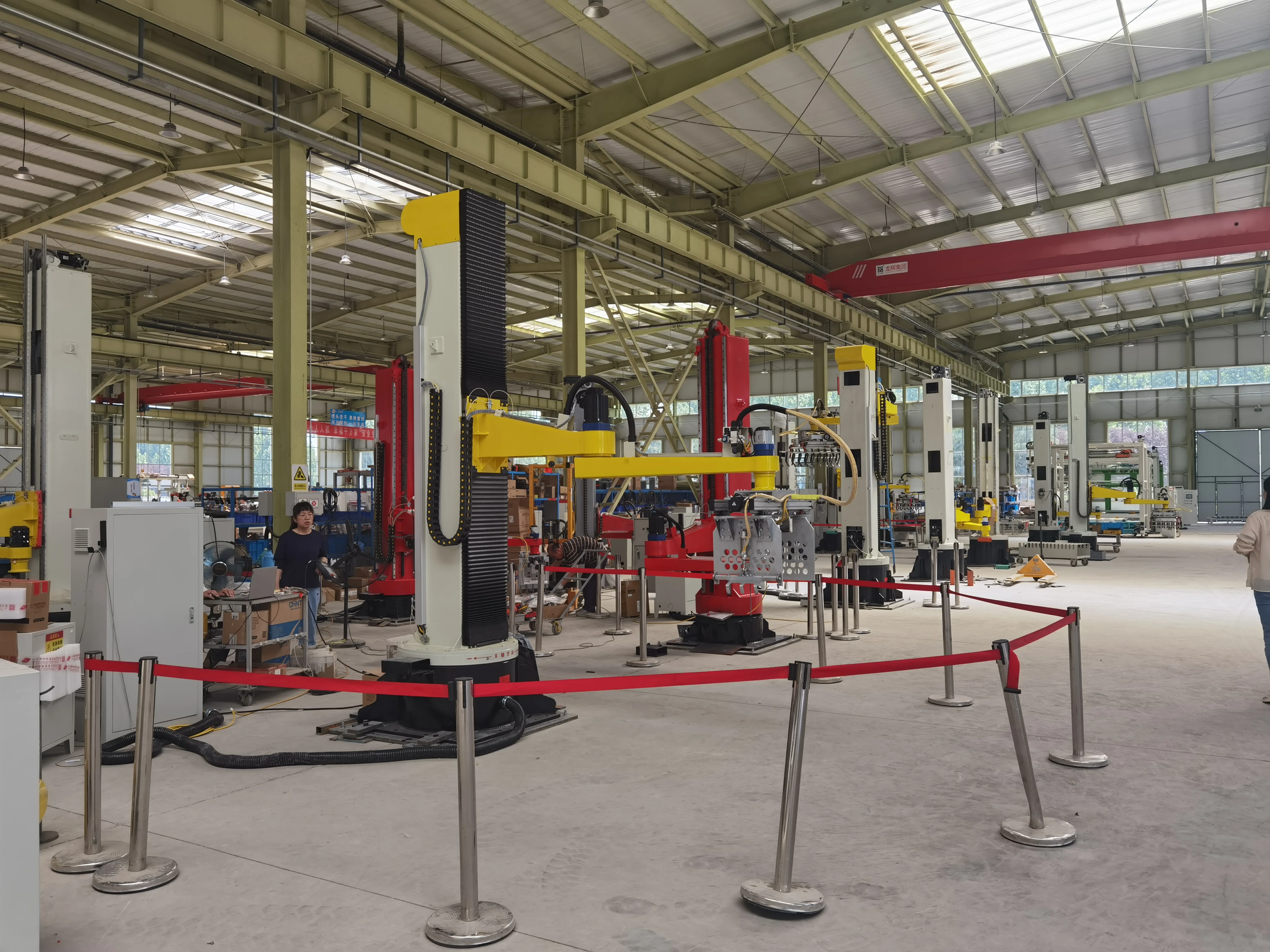 Robot Stacker Drums Low Price High Speed Automatic Robot Palletizer Electric Packaging Line