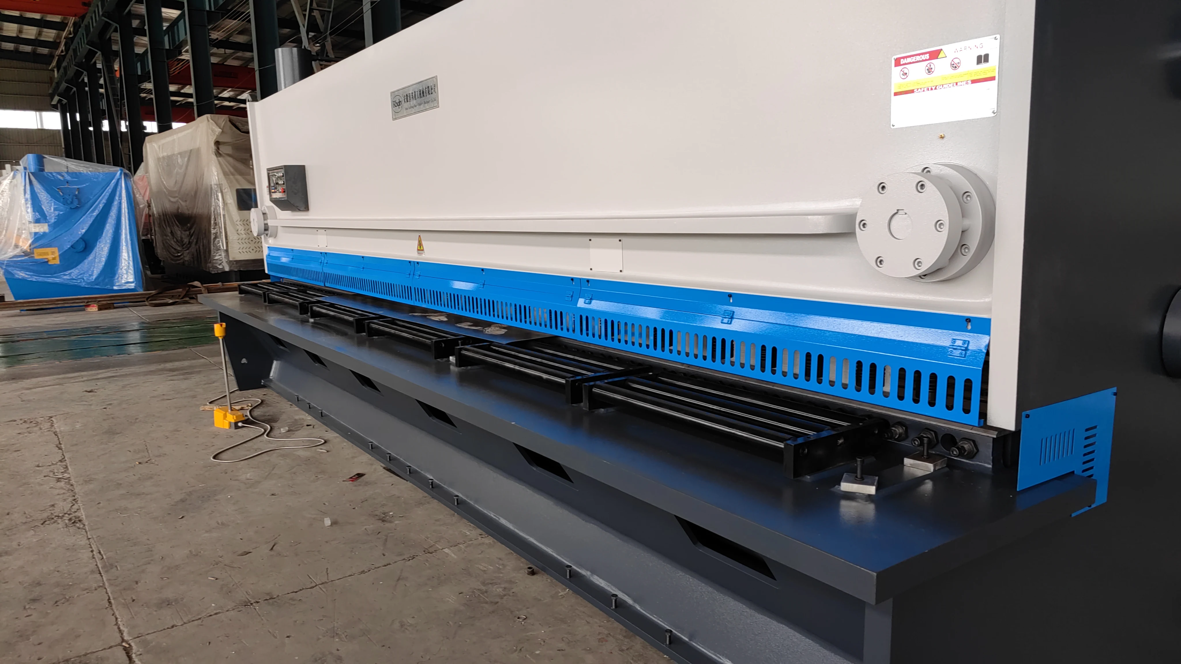 CNC hydraulic guillotine shearing machine sheet metal cutting machine 8*3200