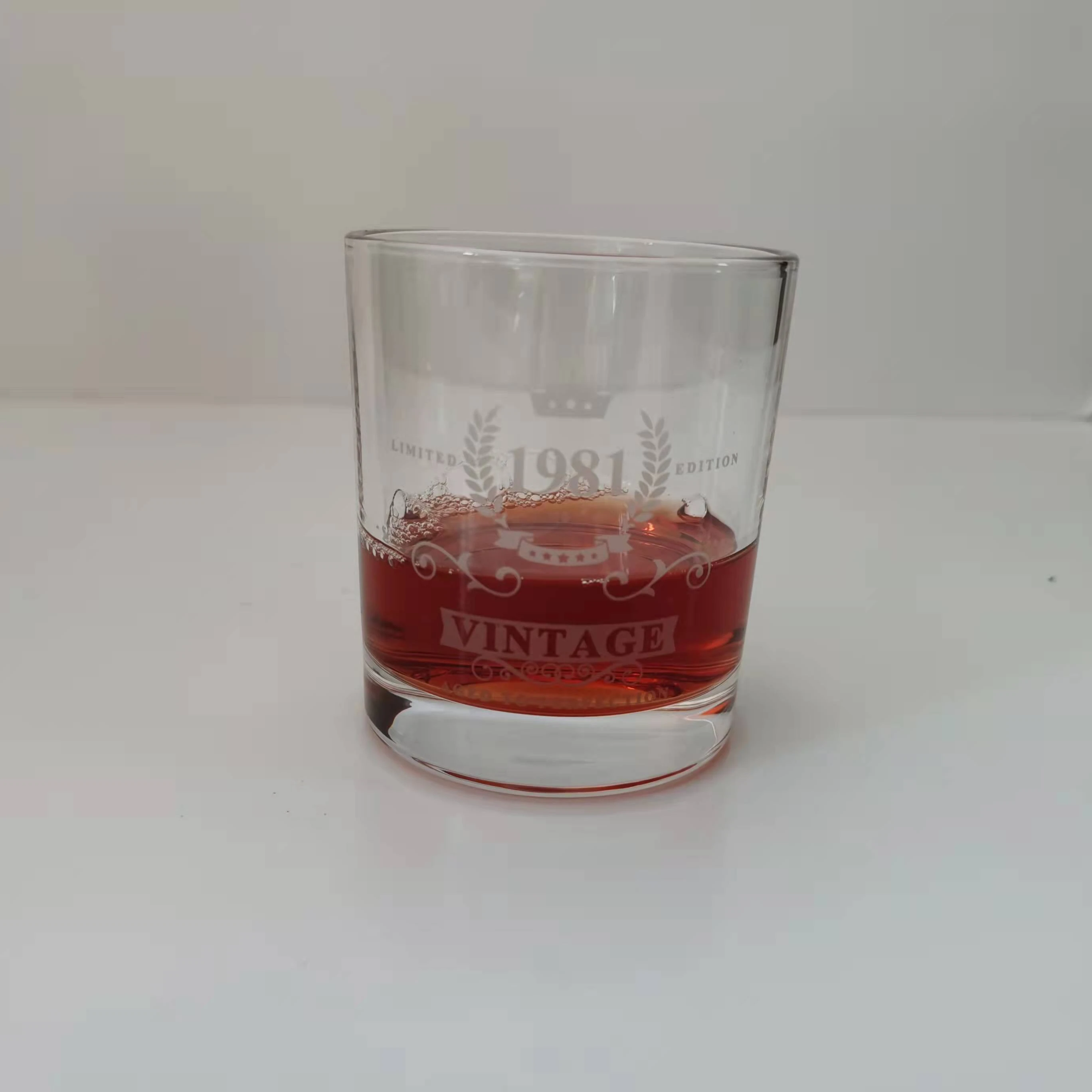 1981 whisky themed wine glass with lead-free crystal glass and high temperature cleaning resistance