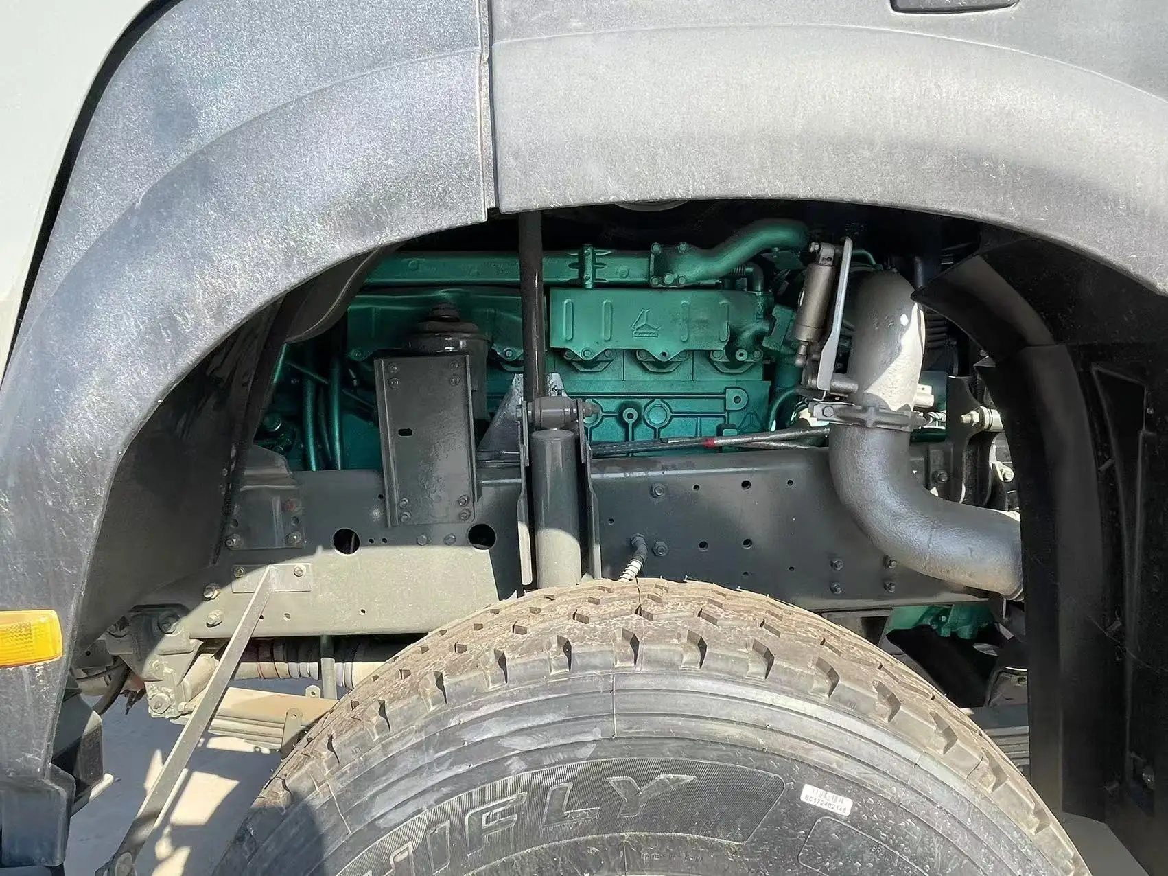 HOWO 6x4 Automatic Tarpaulin Mining Dump Truck Right Hand Drive 400hp 30t Gross Vehicle Weight HW19710 Transmission Rear Camera