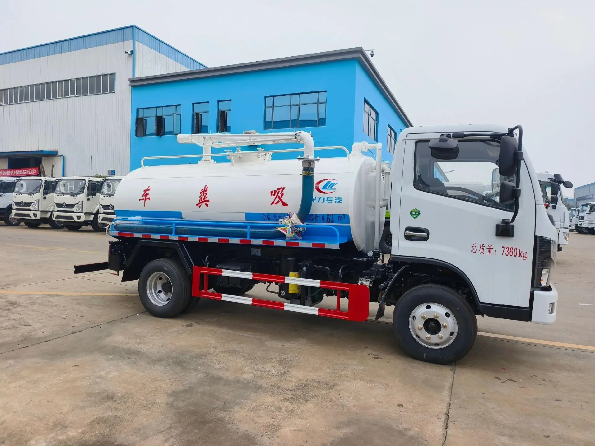 New Dongfeng 5-6 Tons Diesel Manual Sepptic Tank Pump Truck Manure Transport and Feces Pumping Truck Selling Truck