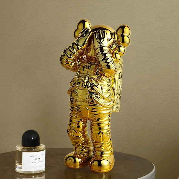 Hot-sale Creative Popular Home/Table/Office Display Mini Electroplated Resin Astronaut Statue