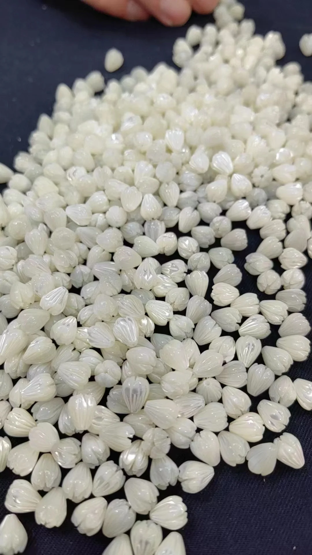 Hot sale hawaiian jasmine flower beads 8mm 10mm 13mm hand carved mother of pearl pikake flower beads