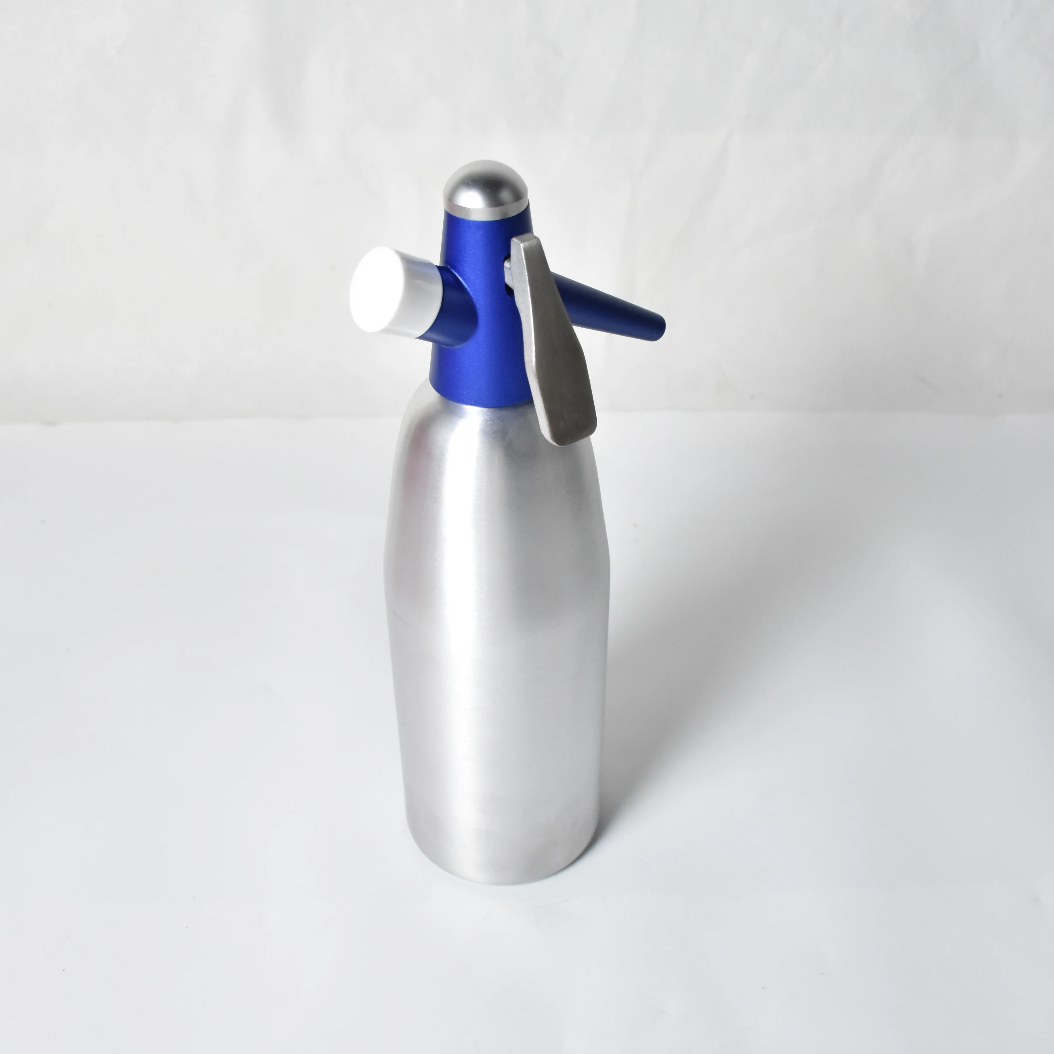Professional manufacturer Customized Versatile Cost-effective Aluminum 2 pint  Soda Whipper Whip Soda Dispenser