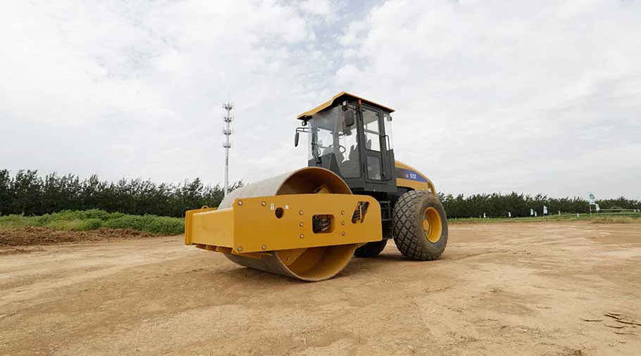 Compactor vibratory road roller 522F and static road roller compactor with optional accessories  within Earthmoving Machinery