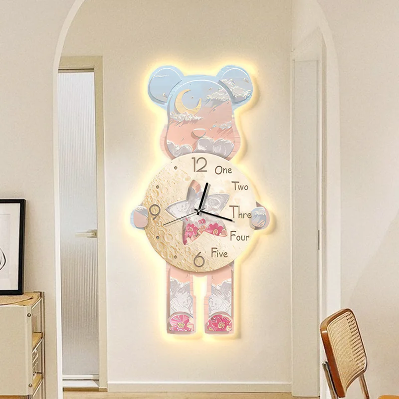 Hot Sales Modern Fashion Entrance Living Room Silent Clock Light Luxury Wall Art Creative Iron Animal Violent Bear Wall Clock