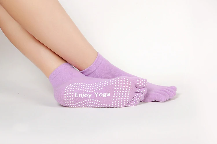 custom made  wholesales five finger yoga toe socks female anti-slip grip gym socks silicon rubber pilates yoga socks