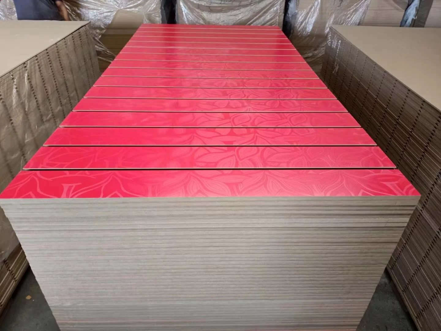 18mm 4 X 8 Feet Panels Slotted MDF Board Slatwall Board
