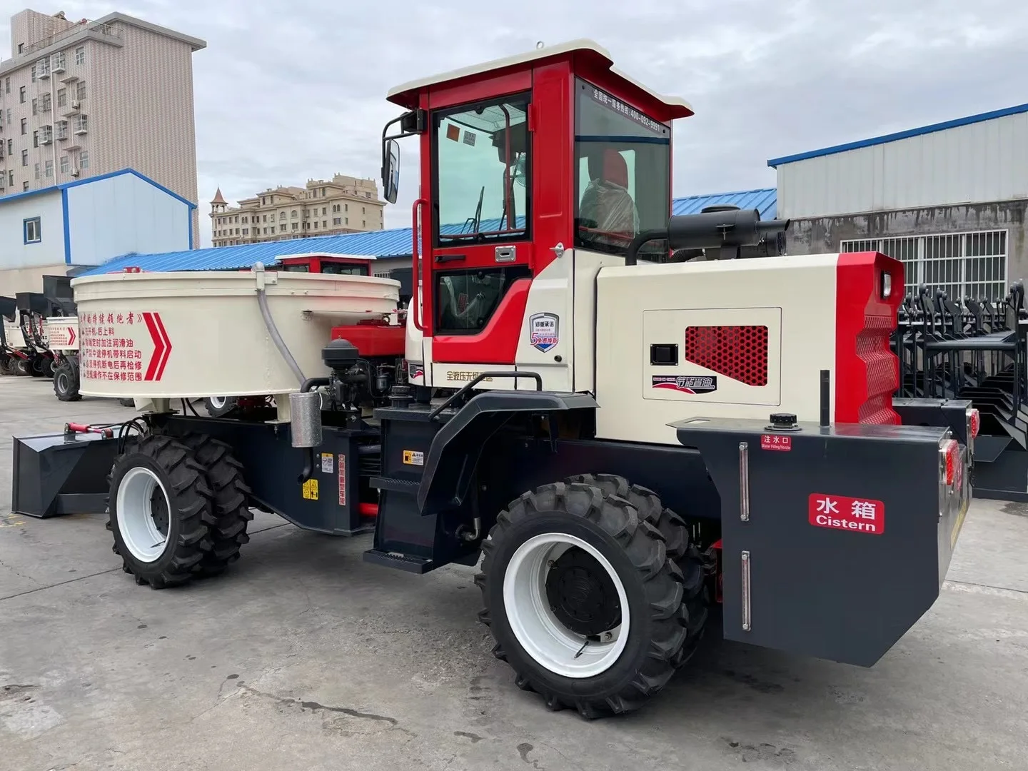 TOP supplier HUAYA new Flat-barred mixer truck 1.2 m3 1.6 m3 feed mixer concrete for sale