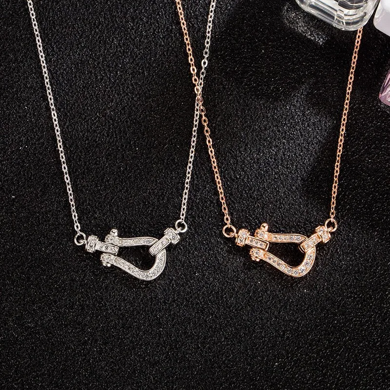 European and American popular horseshoe buckle necklace high-end micro-inlaid niche light luxury clavicle chain