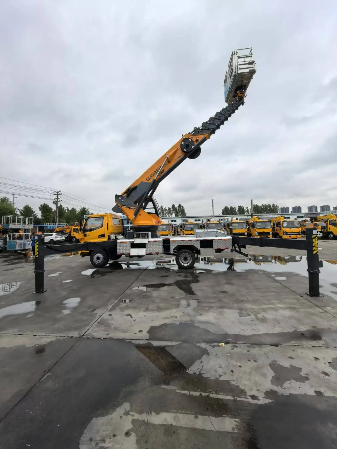 New Fast Delivery High Reach Aerial Work Platform Truck With Hydraulic Boom Lift And Mobile Crane For Construction Use