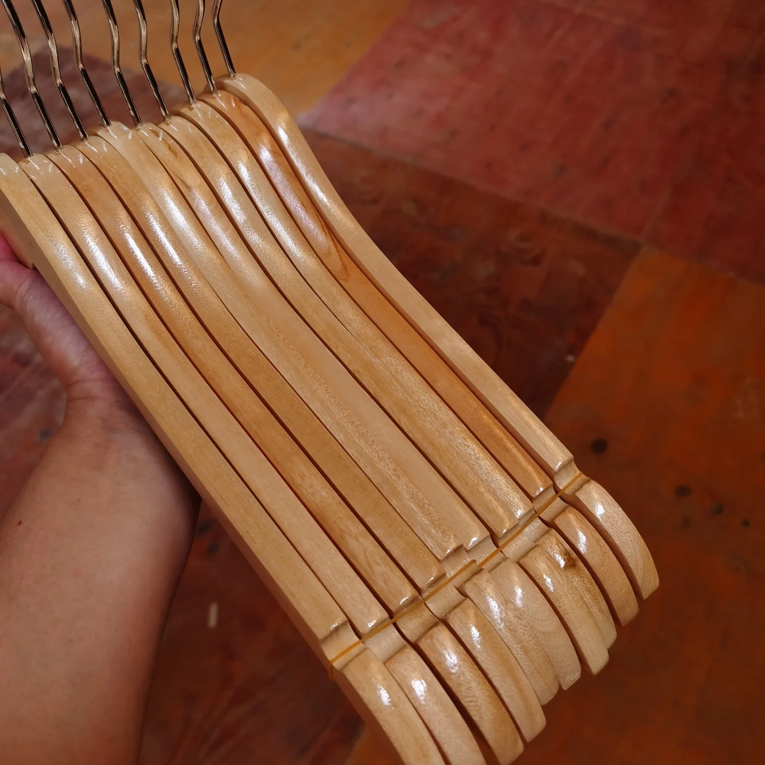 High Quality A grade Coloful Wooden Coat Hangers Black Wood Hangers for Clothing Line wooden hangers for clothes