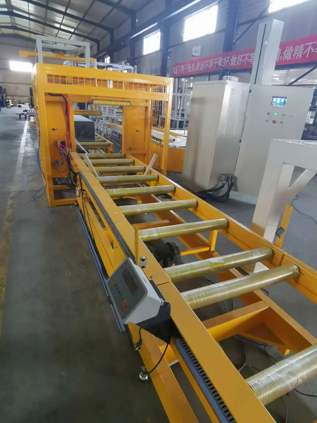 High performance horizontal shrink wrapping machines