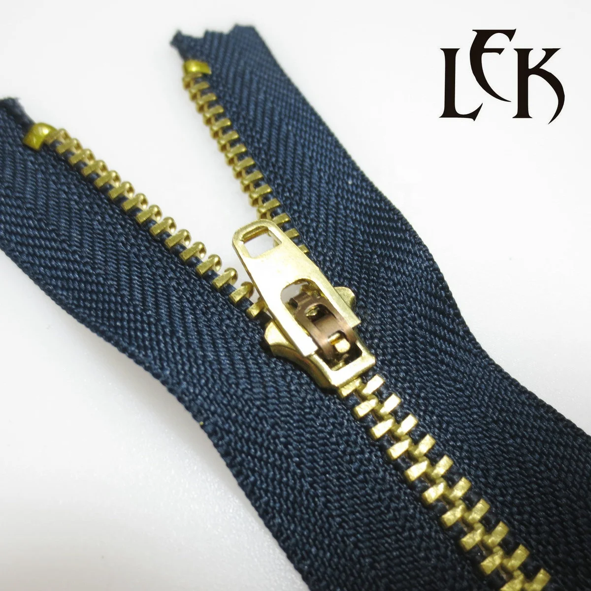 Zip Pulls Long and 4yg Slider Deslizadores Black Hardware Brass Factories Producing Zipper in China Nylon Metal Sustainable