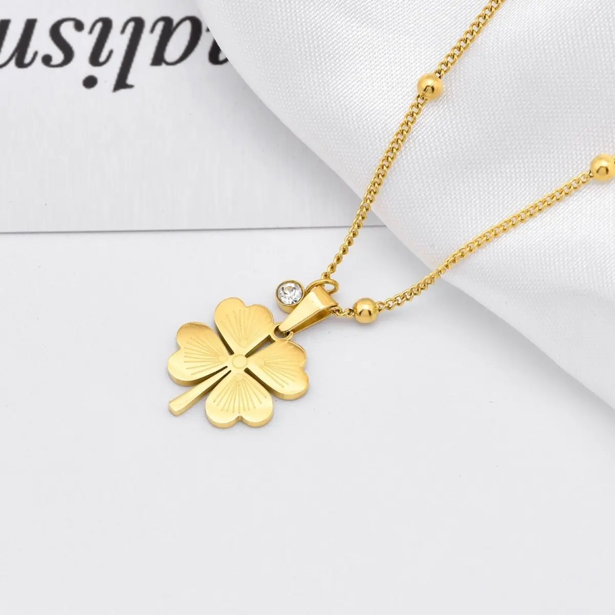 High Quality Non Fading Titanium Steel Four Leaf Clover Zircon Pendant Necklace For Women Party
