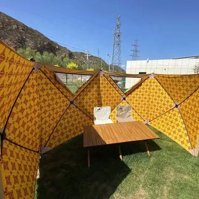 Outdoor Camping Beach Garden Pop Up Windshield Shelter Windbreak Wind Breaks Wall Qatar Arab Net Red Print Sun Protection