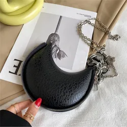 New autumn 2021 crescent-shaped saddle bag for ladies