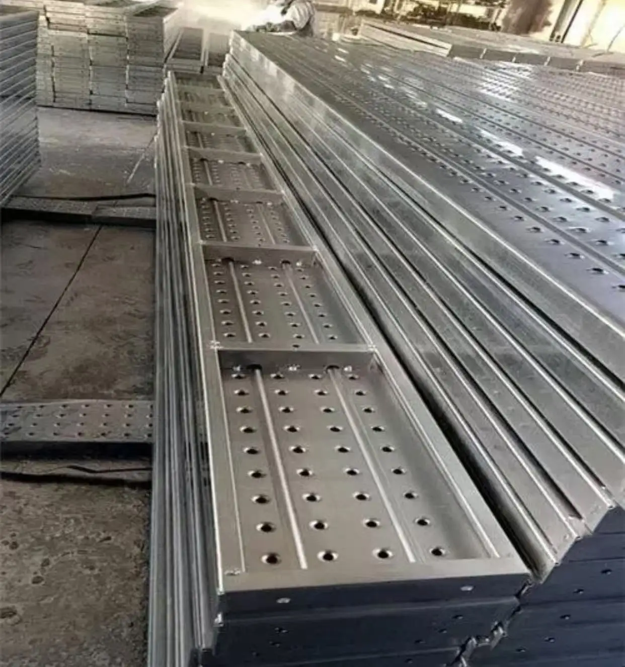 Стальные доски для австралийского леса 210*45*1 2 спецификации производитель в Китае подвесные опорные части лестницы