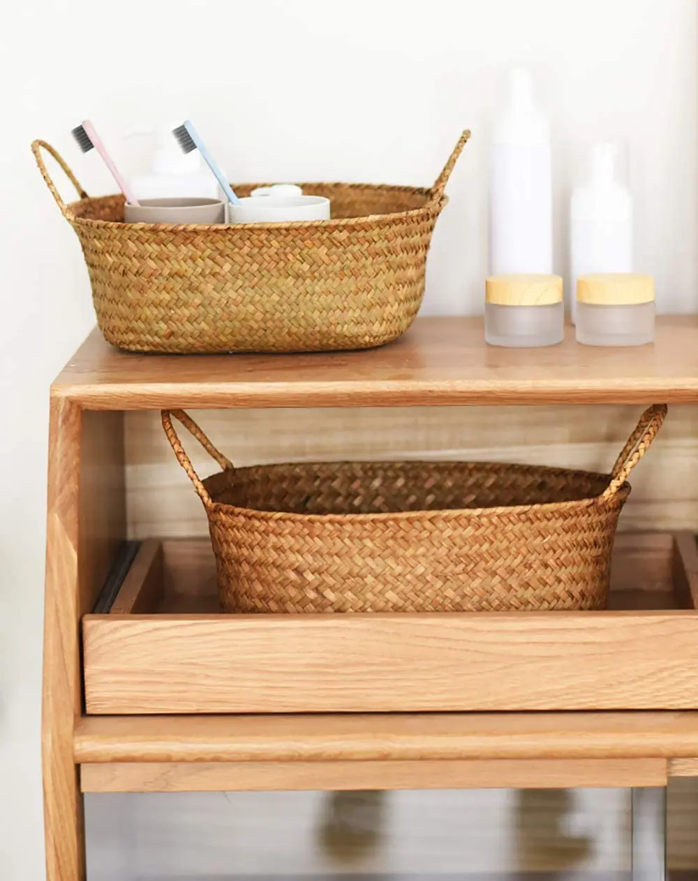 China Wholesale Natural Seagrass Woven Weaving Straw Wicker Storage Basket with Handles