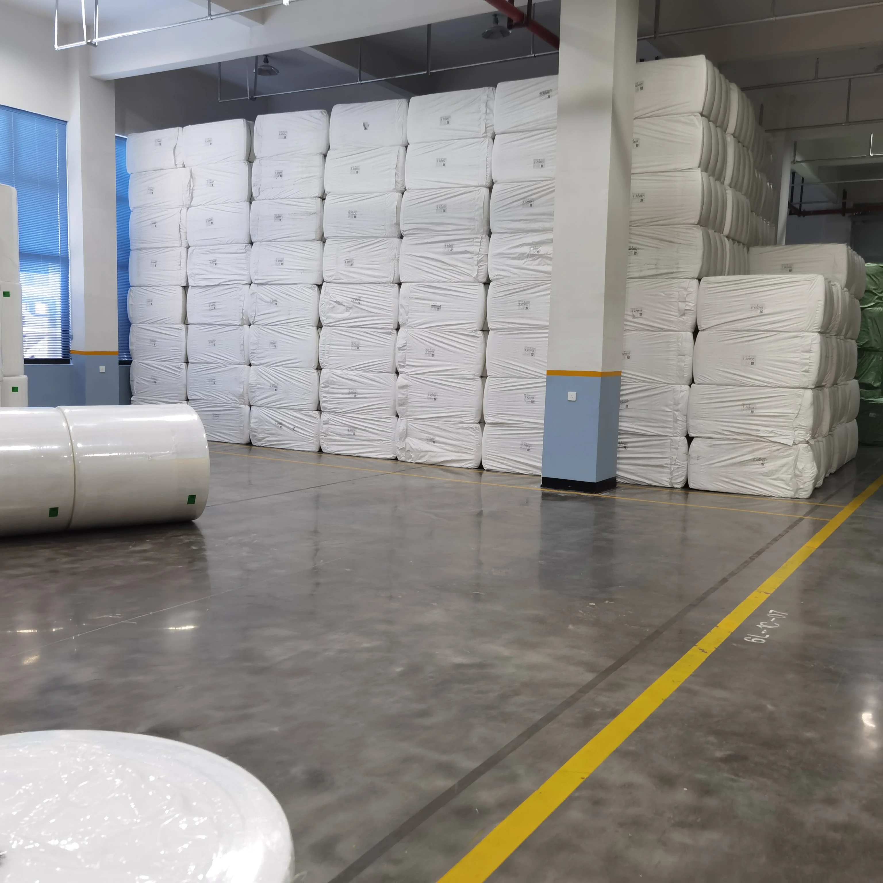 100% Viscose Rayon  Non Woven Fabric Embossed Pattern White Color Parallel Cross Pearl Spunlace Nonwoven Fabric  for Washcloth J