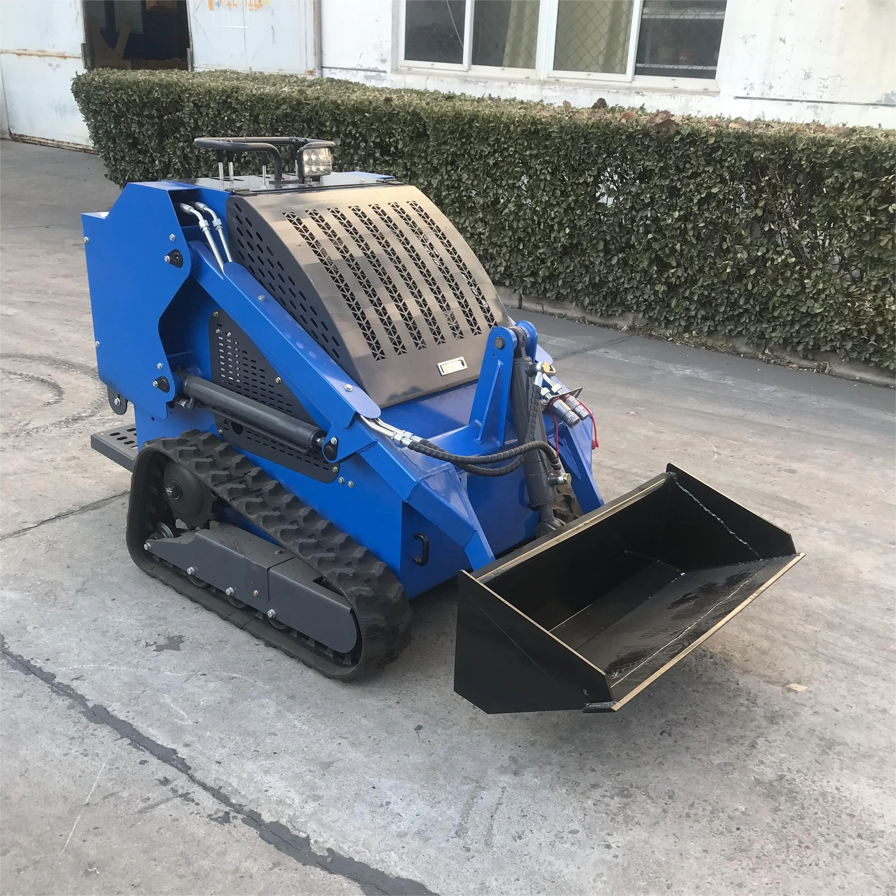 Middle Mini Skid Steer Loader 400KG/882LBS Load Capacity 23HP/27HP Double-Cylinder Gas/Diesel Engine