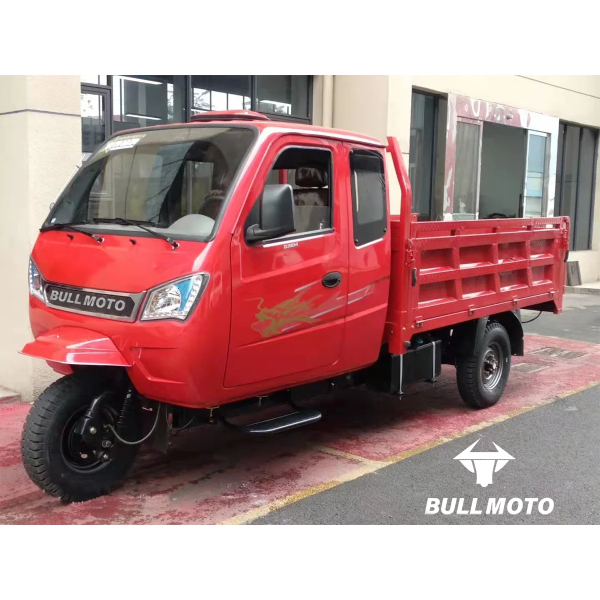 China Well Sell Truck Three Wheel Cargo Tricycle 500cc Super Power Motorized Trike Bike With Closed Cabin