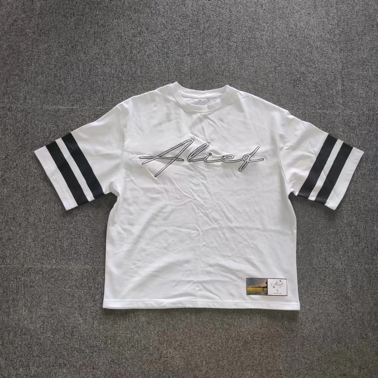 High quality embroidery Striped sleeves t shirts crew collar woven label t shirts machine washable Versatile t shirts