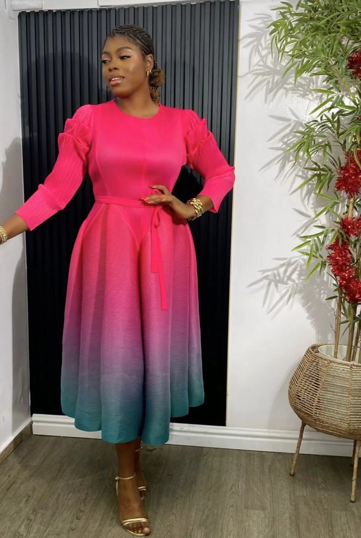 Newest Fashion Elegant Casual Style Factory Outlet Operated Gradient Color Round Neck Miyake Pleated Tunic Woman Dress