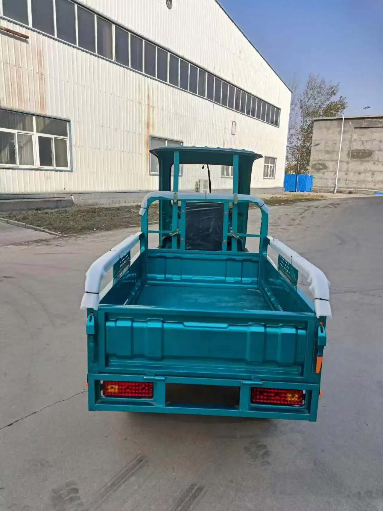 Semi-closed hauling semi-top load Electric motorcycle cargo three-wheeled car electric tricycle