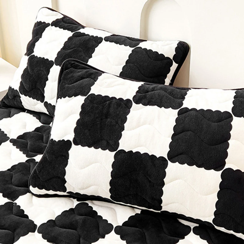 High Quality Hot Luxury Milk Velvet Bed Spread Bed Fitted Sheet Coverlet Bed Protector Mattress Cover Bedding Set