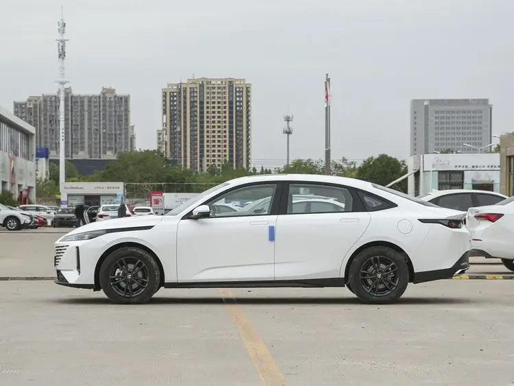 Changan Yida 2023 new gas car in stock 1.5T GDI DCT Flagship model Sedan Automobile changan yida cheap gasoline car