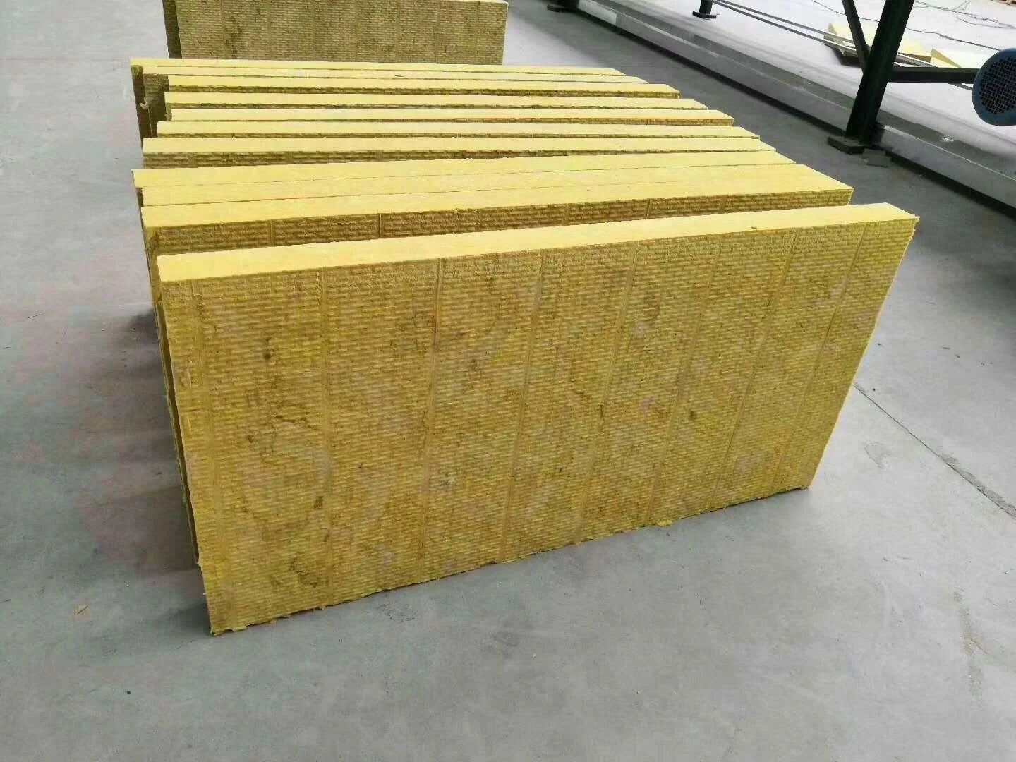 High Quality Rock Wool 50mm Thickness for Building Thermal Insulation