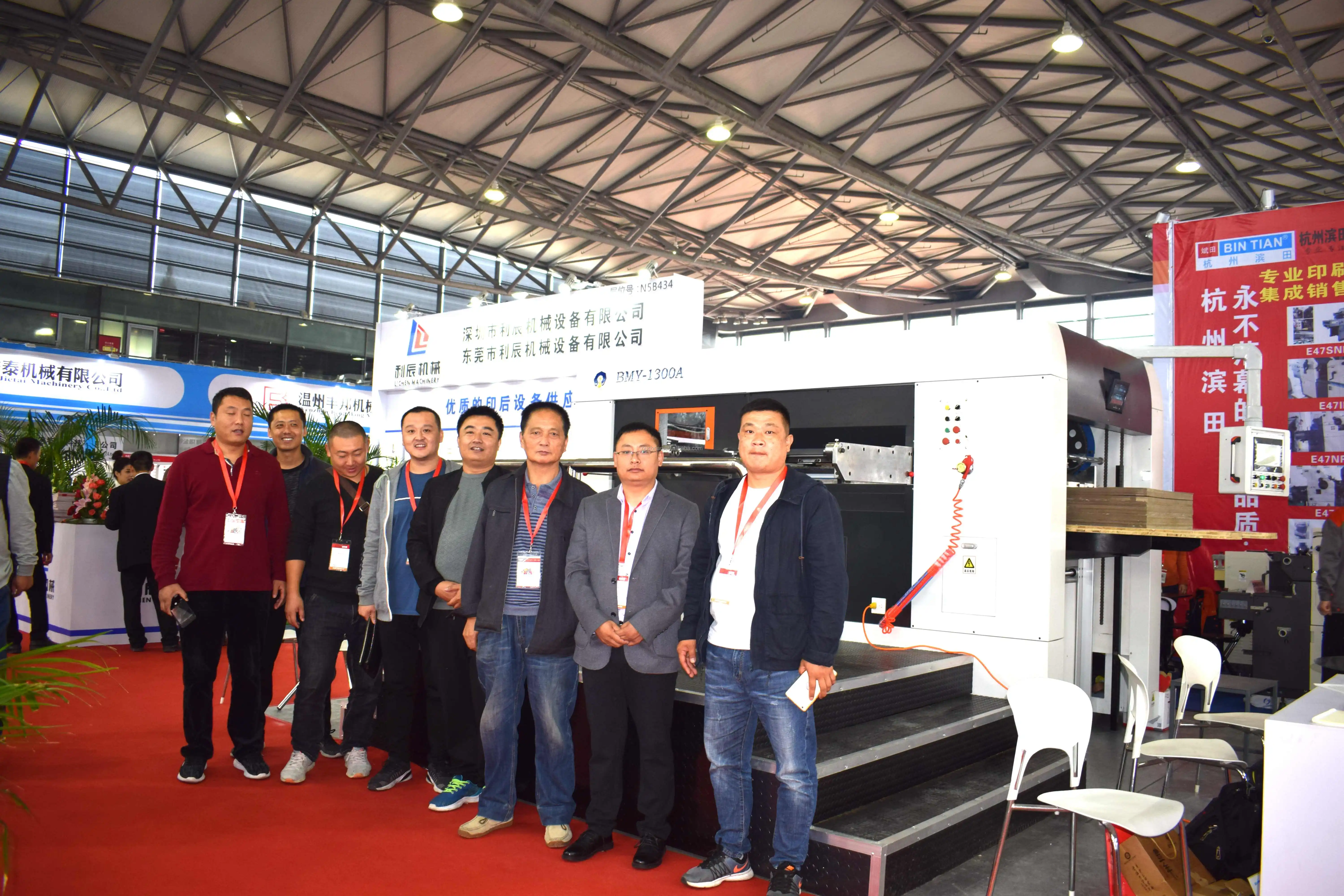 1300 Corrugated cardboard boxes die cutting machine