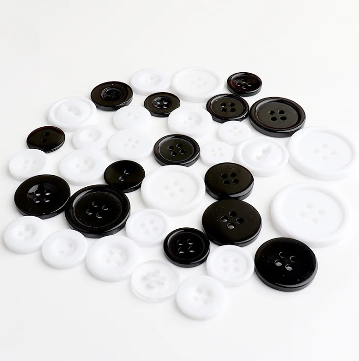 Wholesale 14-48L 2/4 holes transparent cheap sewing button, resin button