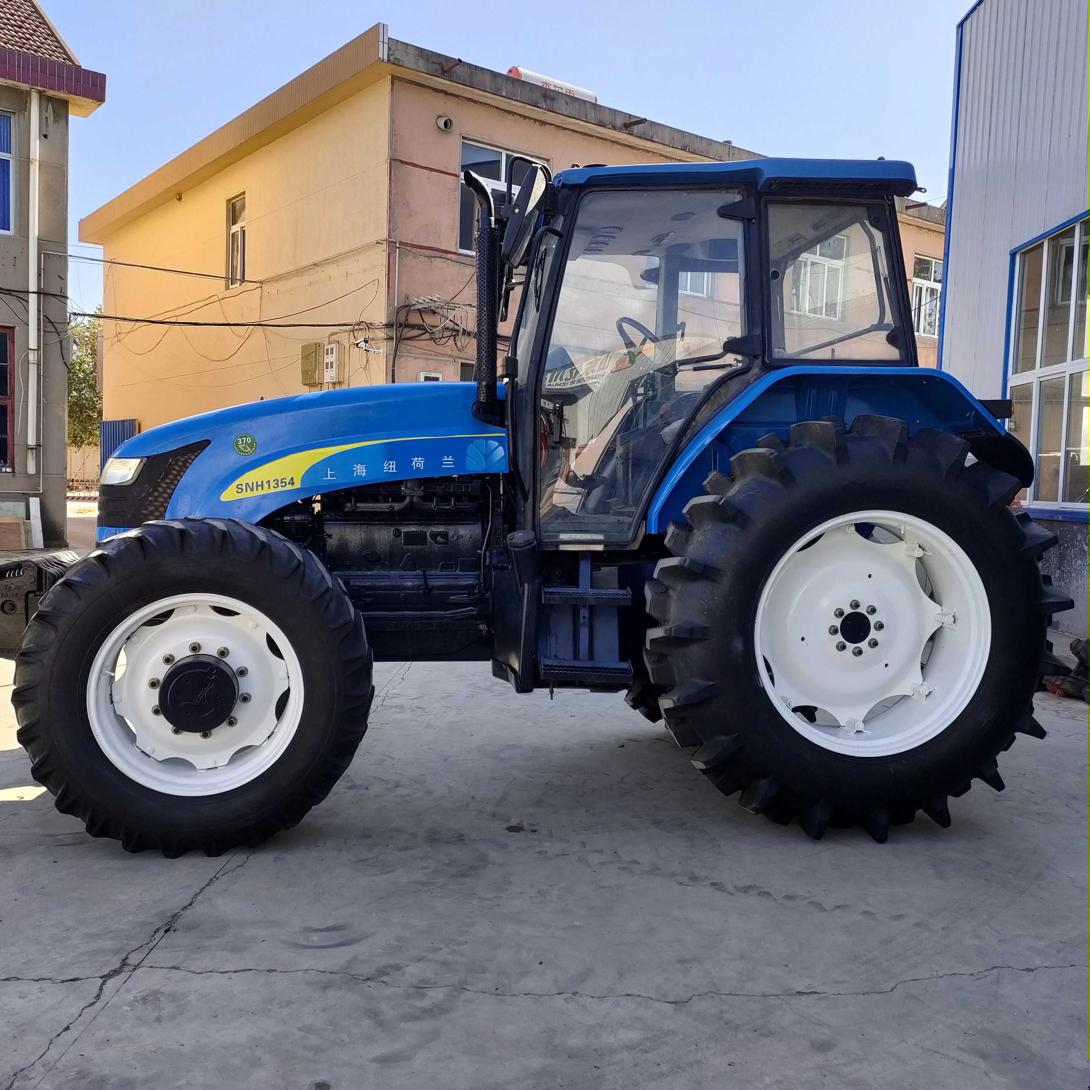 135HP 4WD cheap farm tractor NEW HOLLAND SNH1354 used tractor