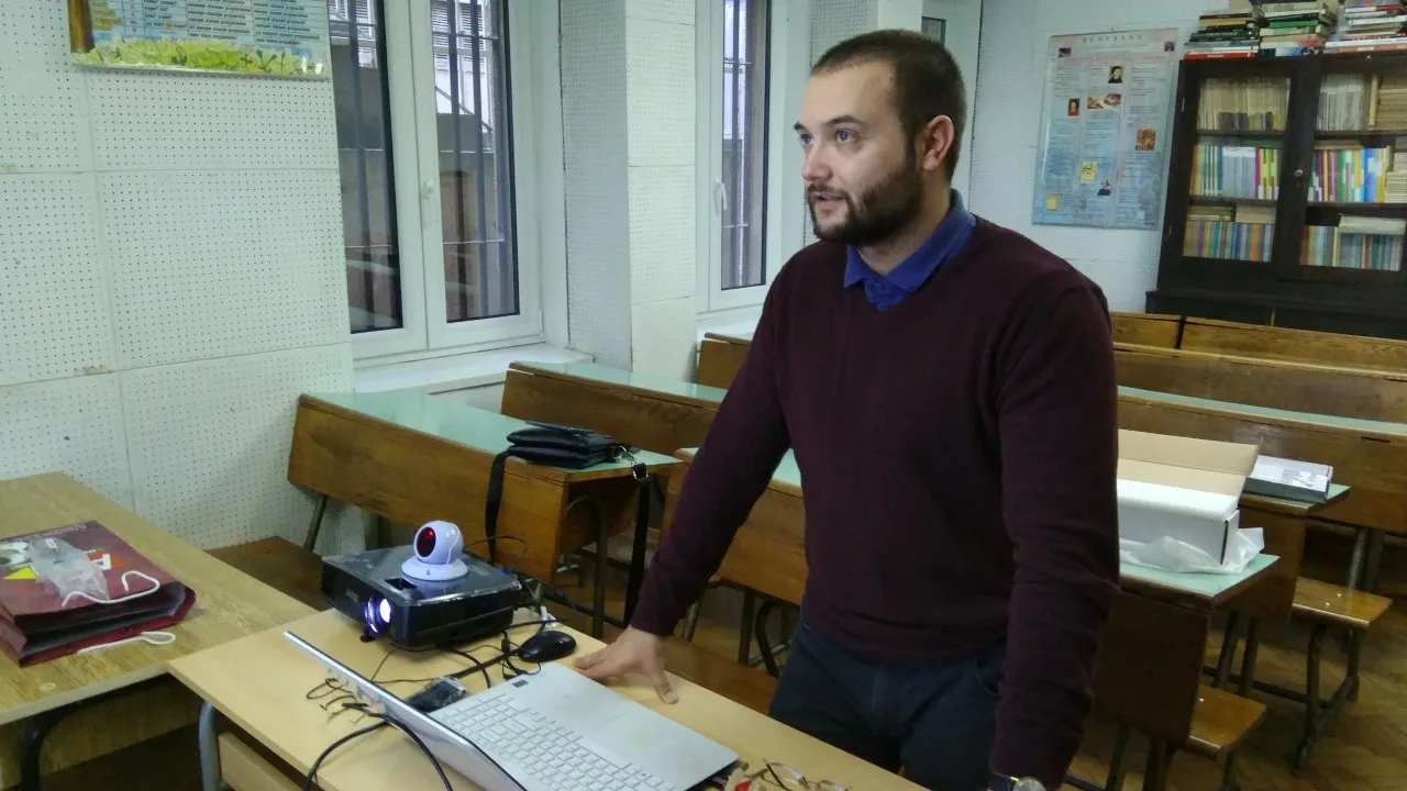 Ultrasonic device converts projector connected with computer school teaching system.