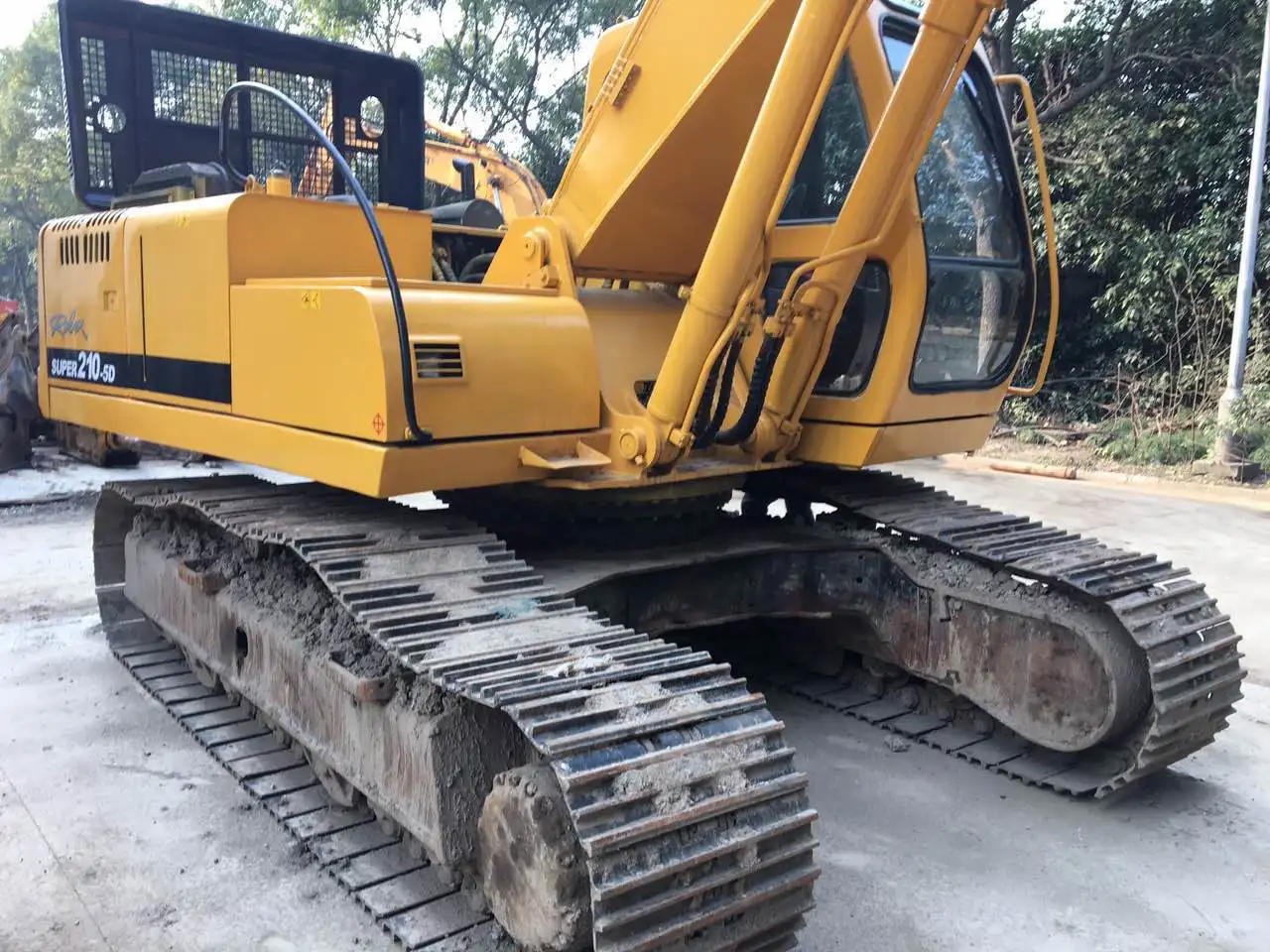 Most popular Modern Excavators Used Hyundai 210-5D excavators at cheap prices for sale
