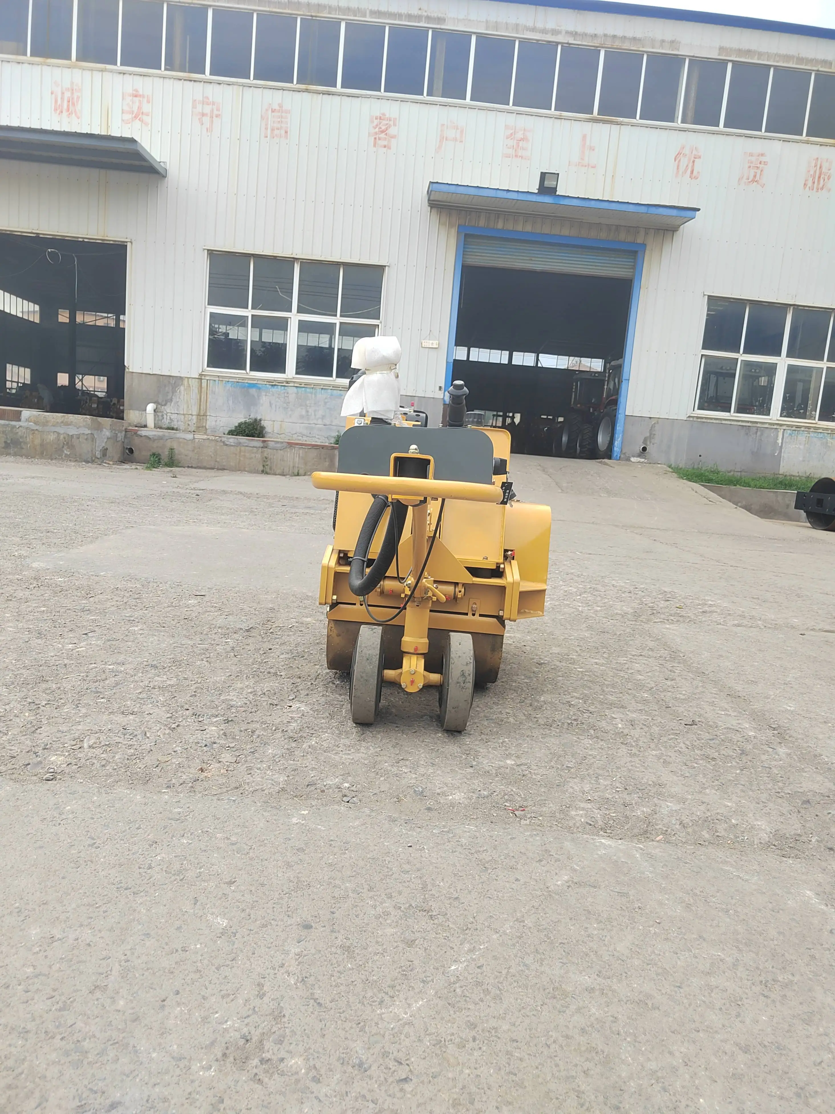 Factory Directly Customized Manual Vibrating Road Roller Road Compact Roller Machine Hydraulic Vibratory Road Roller