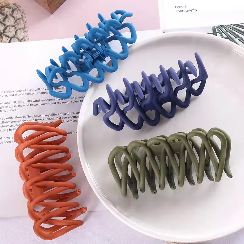 Fashion horsetail hair grasp hollow matte fence grab clip head back plastic hair claw clips