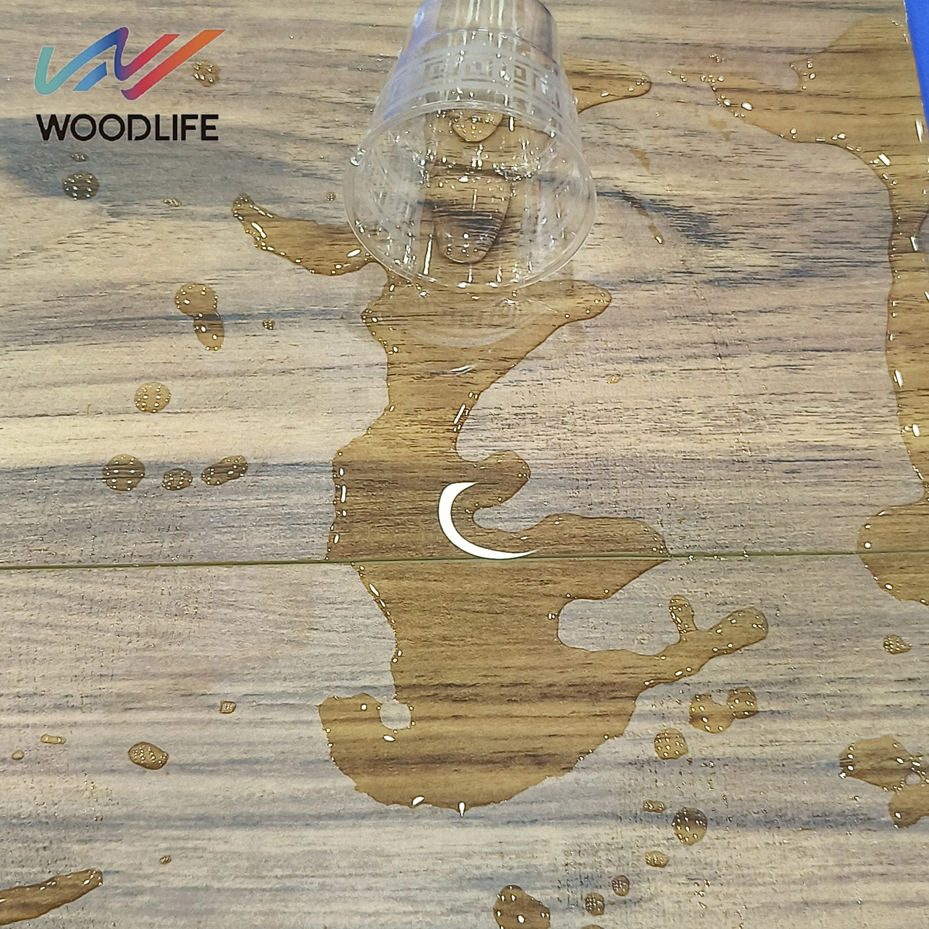 Modern 8mm Light Gray Waterproof Laminate Flooring Non-Slip Click Installation AC5 Wear Resistant Laminate Flooring