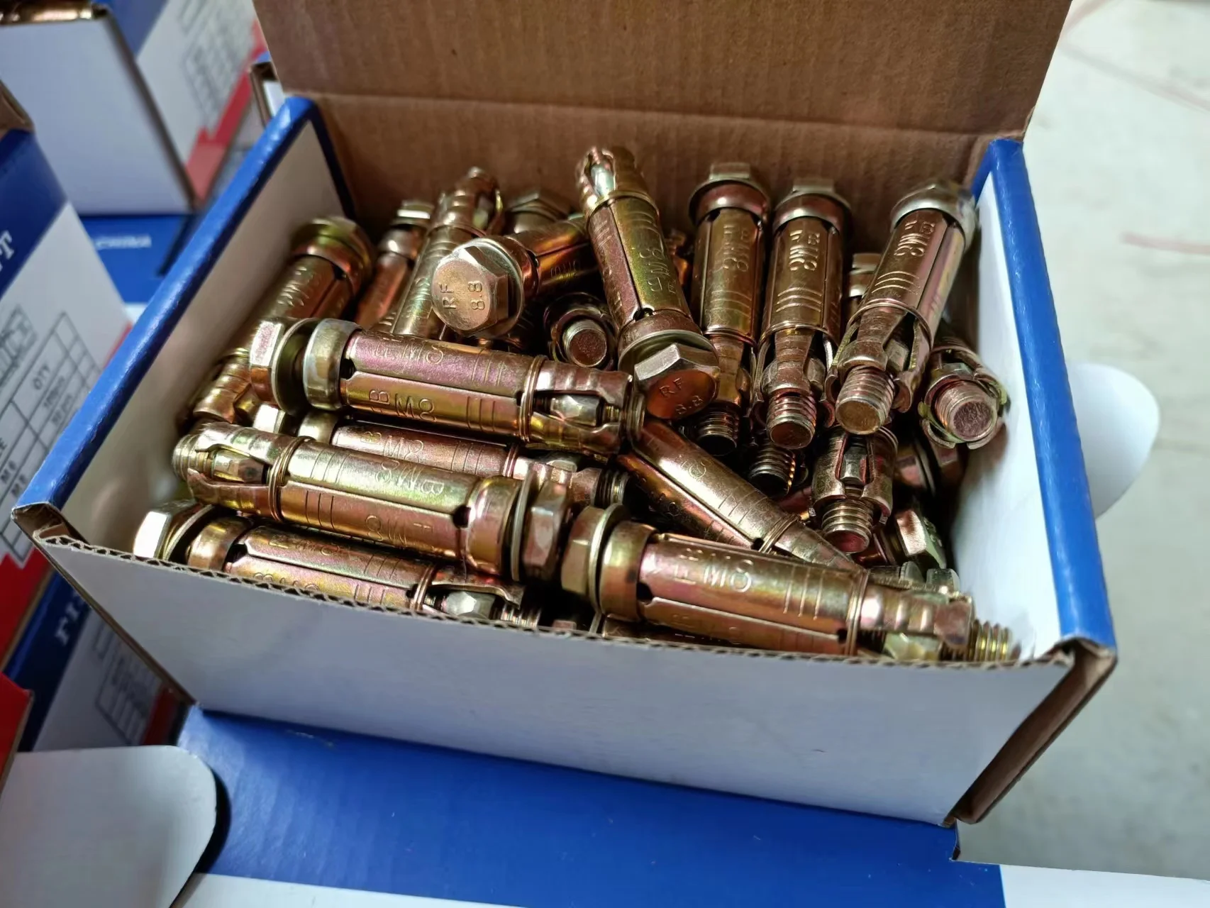 4pcs Heavy Duty Shield Anchor With Eye Type Hook Bolt