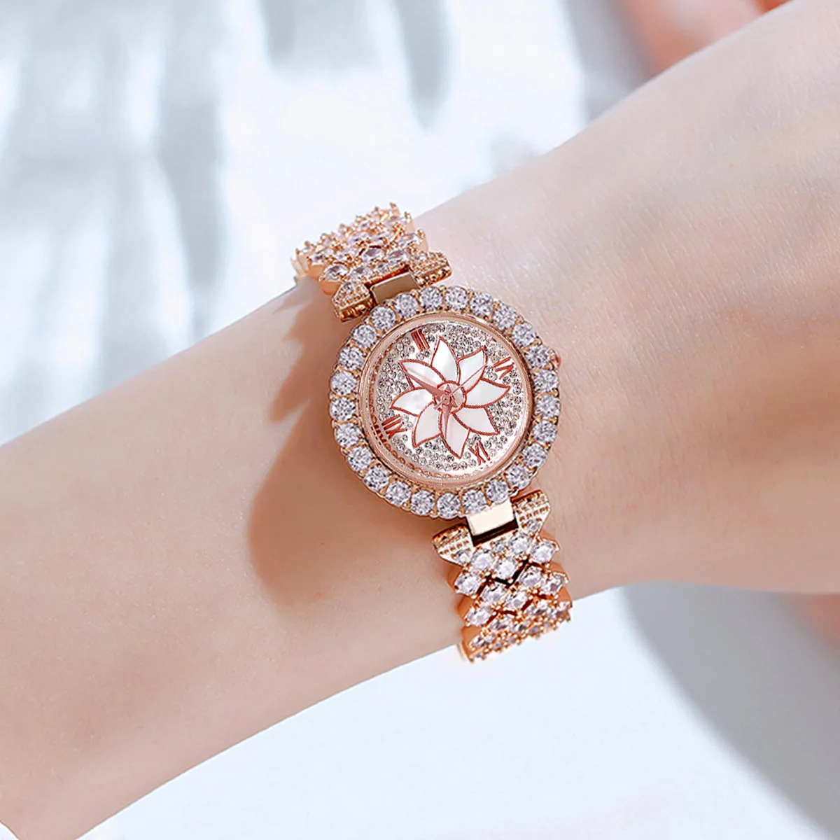 Ladies Watches with Bracelets Roman Word Fashionable Versatile Flower Plate Diamond-Encrusted Star Bracelet Watch